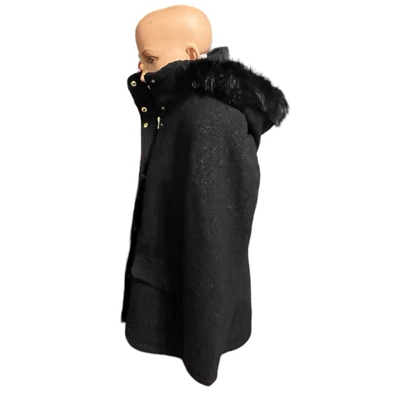 - INTL d.e.t.a.i.l.s Coat with fur Hood Size Medium - Picture 2 of 16